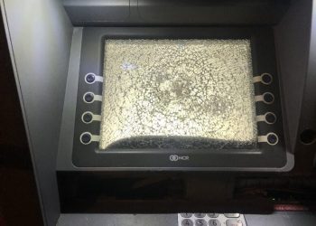 Babasına kızan kadın ATM’leri böyle parçaladı