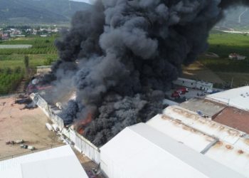 Bursa’da soğuk hava deposundaki yangın kontrol altına alındı