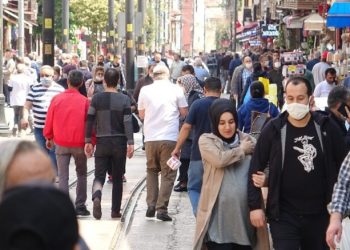 Bursa’da yasağa saatler kala çarşı ve pazarlar doldu taştı