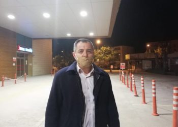 Davulcu çaldı, muhtar sağlık çalışanları için söyledi