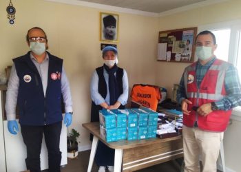 Gemlik Belediyesi’nden muhtarlara maske desteği sürüyor