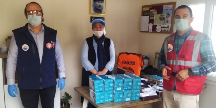 Gemlik Belediyesi’nden muhtarlara maske desteği sürüyor