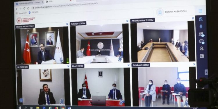 Gençlik ve Spor Bakanı Kasapoğlu, yurt müdürleriyle görüştü