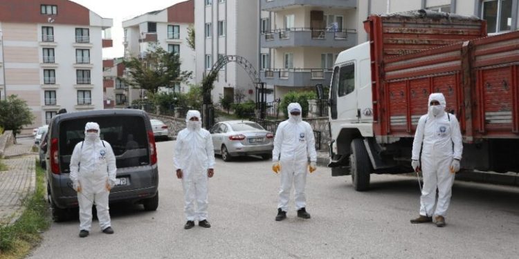 Günde 5 bin binayı dezenfekte ediyorlar