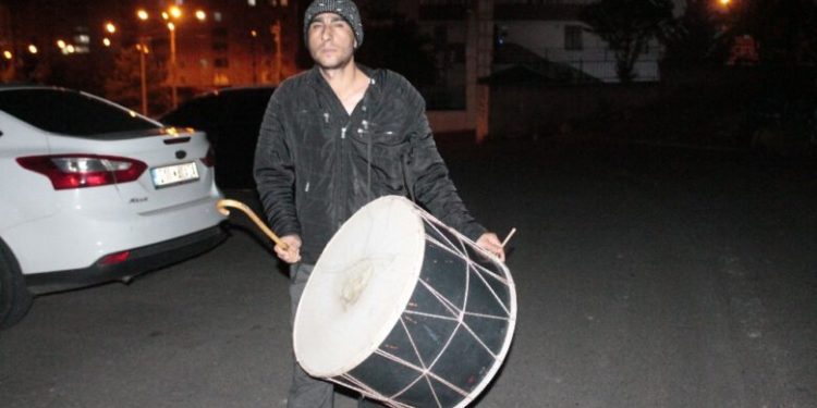 Koronavirüs Diyarbakır’da ramazan davulcularını da vurdu