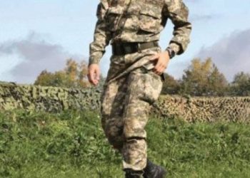 Üniformalı fotoğrafını sosyal medyaya koydu, başı derde girdi