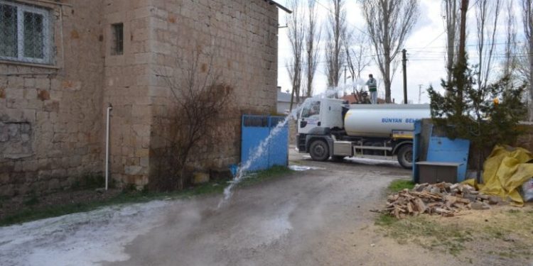 600 haneli kasaba karantinadan kurtuldu