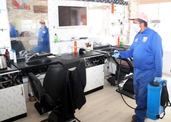 Bursa’nın Yenişehir ilçesinde kuaför salonları dezenfekte edildi