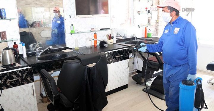 Bursa’nın Yenişehir ilçesinde kuaför salonları dezenfekte edildi