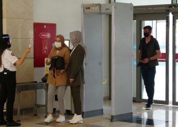 Bursa’da çocuk bezi almak için AVM’ye koştular!