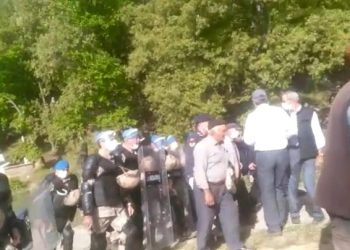 Bursa’da madene geçit vermeyen köylüler eylemde