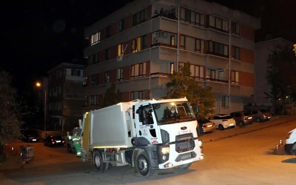 Ankara’da balkon ve pencerelerden ‘1 Mayıs’ kutlaması