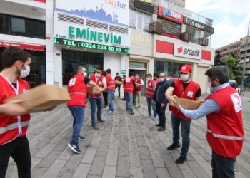 Bursa’da bir günde 100 mahallede dağıtım yapıldı