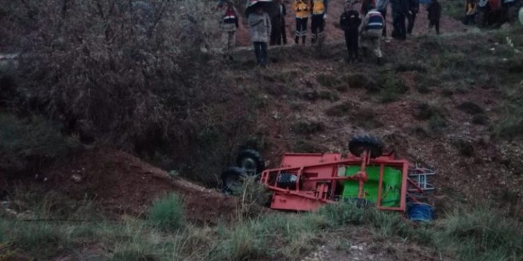 Çapa motoru şarampole yuvarlandı: 1 ölü, 1 yaralı