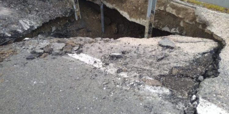 D-100 karayolunda çökme