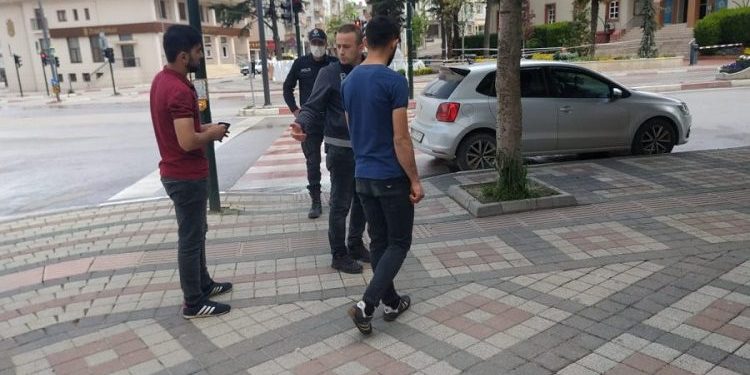 Bursa’da yasağa uymayan iki kardeşe 6 bin 372 TL ceza