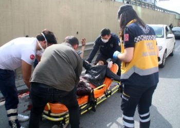 Şişli’de yoldan geçen araçlara taş atan kişi bıçaklandı 