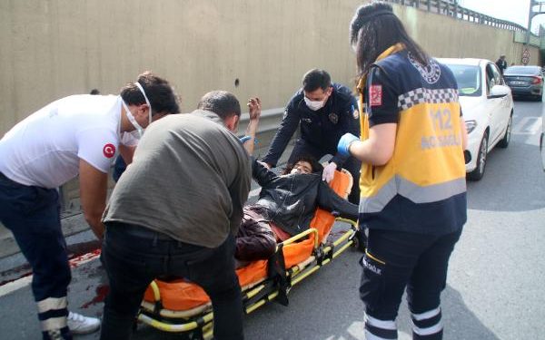 Şişli’de yoldan geçen araçlara taş atan kişi bıçaklandı 