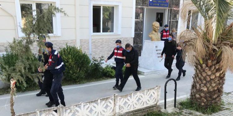 Girdikleri evdeki bir kişiyi gasp eden şahıslardan 2’si tutuklandı