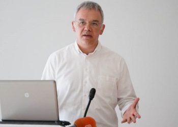 Prof. Dr. Kayıhan Pala: Salgın tüm hızıyla devam ediyor