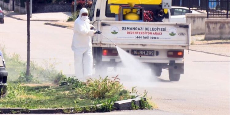 Osmangazi’de 3 günde 9 bin çöp konteyneri ilaçlandı
