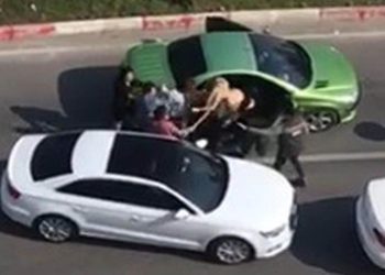 Trafikte tartıştığı 3 kadına sopayla saldırdı!