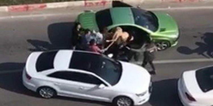 Trafikte tartıştığı 3 kadına sopayla saldırdı!