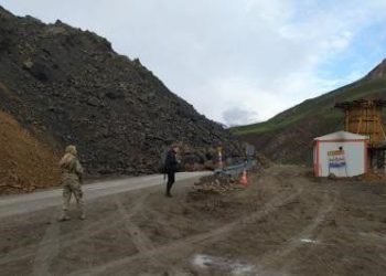 Van-Yüksekova karayolunda heyelan