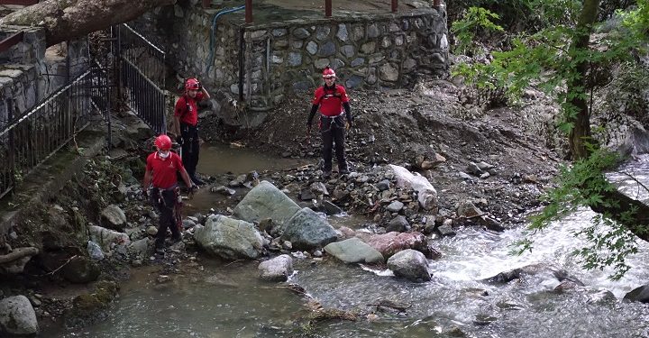 Selde kaybolan Derya’yı arama çalışmaları sürüyor