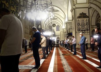 Bursa Ulucami’de cemaatle ilk namaz kılındı