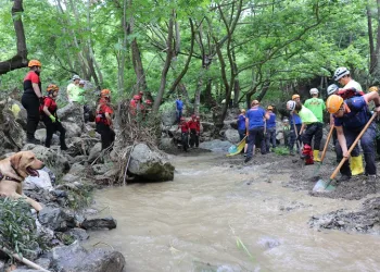 Selde kaybolan Derya, 5 gündür aranıyor