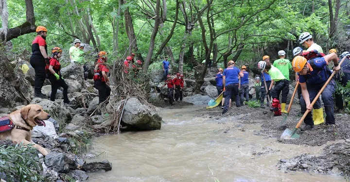Selde kaybolan Derya, 5 gündür aranıyor