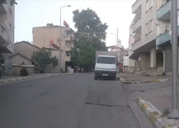 Midibüsün altında kalan çocuk hayatını kaybetti