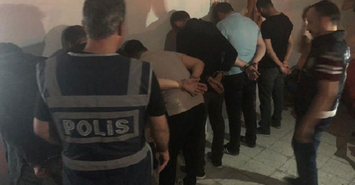 36 kişi eğlence merkezinde yakalandı