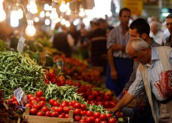 Gıda enflasyonu dünyada düşüyor, Türkiye’de artıyor