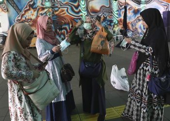 Komşuda vaka sayısı son 8 günde 2 binin altına hiç inmedi