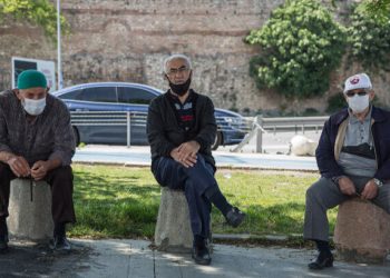 Son dakika: 65 yaş üstü vatandaşlar her gün dışarı çıkabilecek