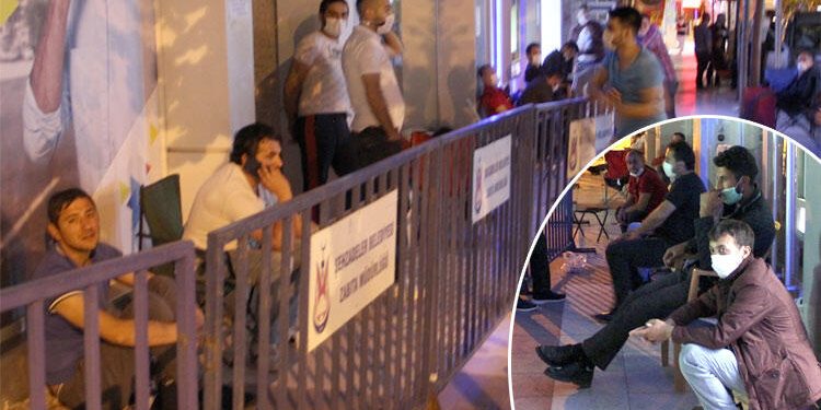 2 gün önceden sıraya girdiler!