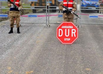 Askere gitmeden baba ocağını ziyaret etti, ortalık karıştı!