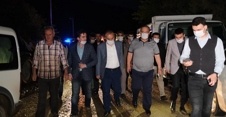 Vali ve Belediye Başkanı sel felaketi yaşanan bölgede