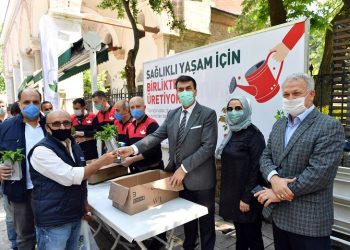 Osmangazi’de vatandaşa fide dağıtımı yapıldı