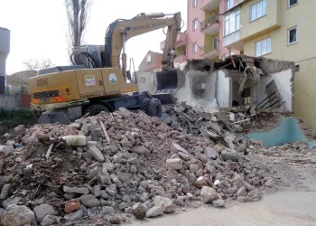 Osmangazi’de 42 metruk bina yıkıldı