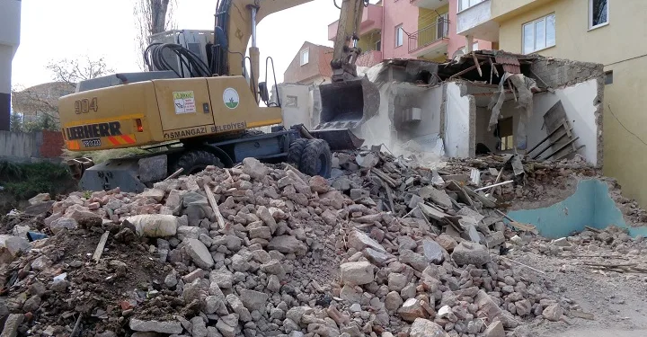 Osmangazi’de 42 metruk bina yıkıldı