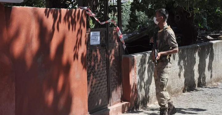 Asker adayının testi pozitif çıktı, 68 kişi karantinada