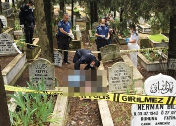Bursalı doktor, babasının mezarı başında kendini öldürdü