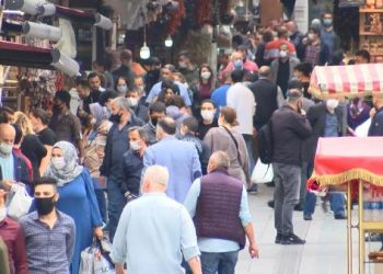 Yasaklar kaldırıldı, sosyal mesafe unutuldu…