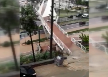 Gemlik’te sel! İstinat duvarı çöktü