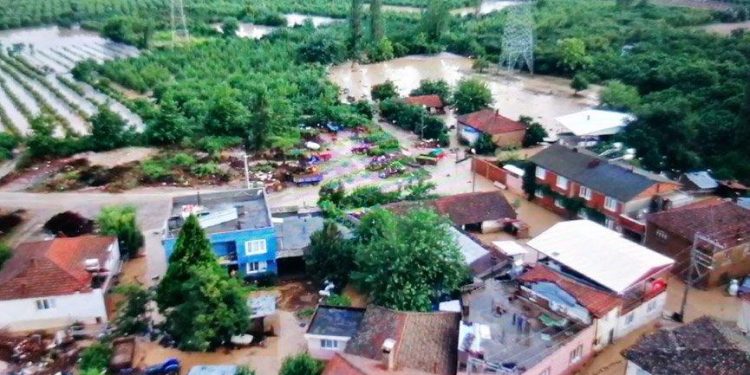 Bursa için kuvvetli yağış ve hortum uyarısı!