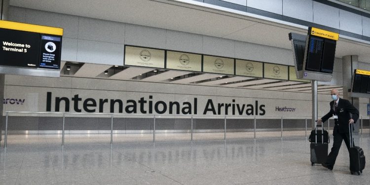 İngilterede Yurt Dışından Gelenlere 14 Gün Karantina