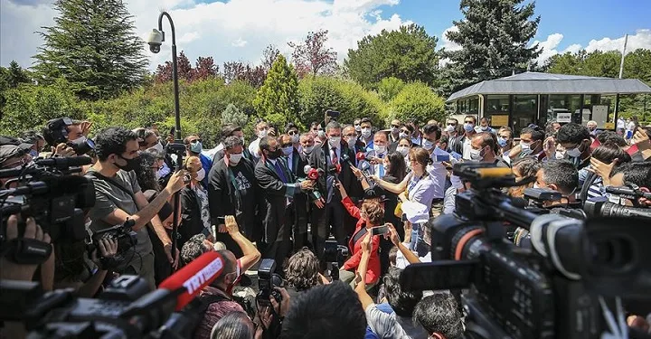 “Baroların siyasallaşmasının önü açılıyor”